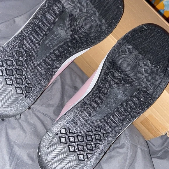 Hello Kitty Sanrio Women's /Teen's Pink Casual Court Fashion Shoe size 10 NWT 👋😸 - Picture 6 of 9